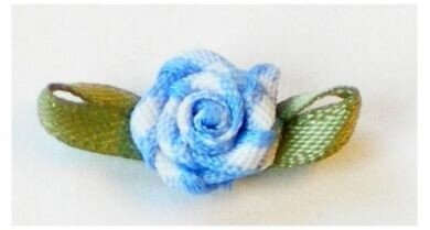 Blauw geruit roosje op strikje, 20mm
