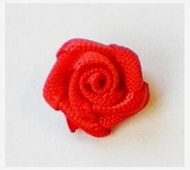 Satijnen roosjes,rood