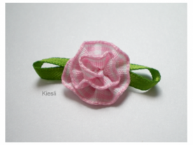 Roze geruit roosje met strikje