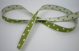 Mosgroen blokjes band.